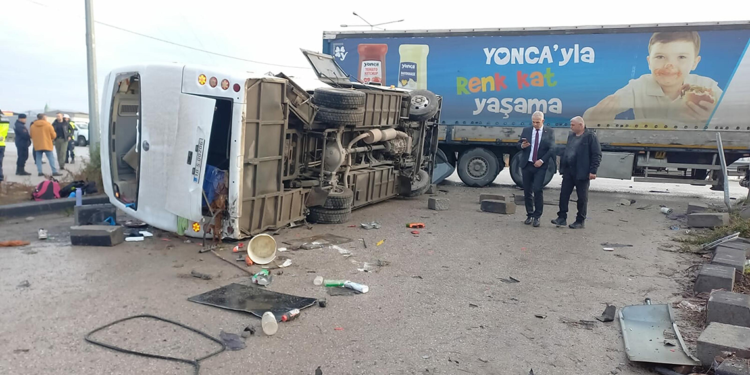 Balıkesir'de öğrenci servisi TIR'la çarpıştı; 8'i ağır, 29 yaralı