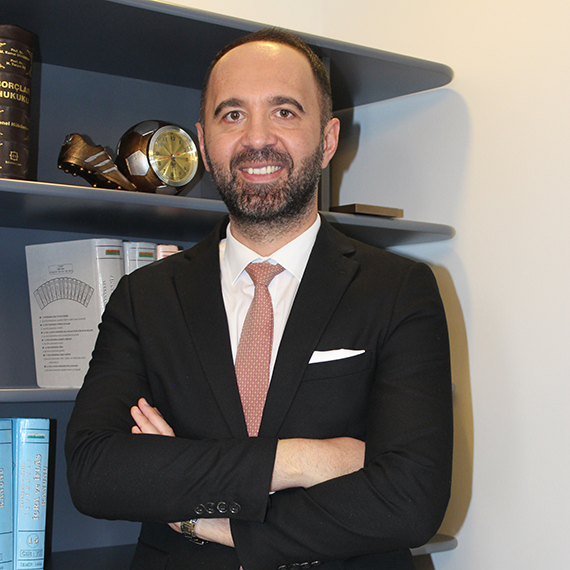 Banka görevlisi gibi davranıp 112 bin lira dolandırdılar