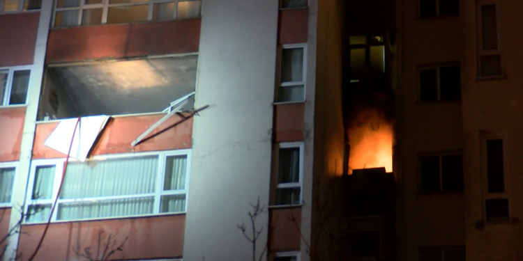 Beşiktaş'ta 11 katlı binada, patlama sonrası yangın