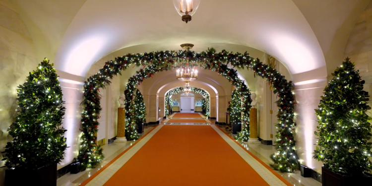 Beyaz Saray'da geleneksel Noel hazırlıkları tamamlandı