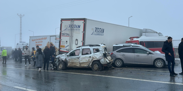 Bitlis'te 23 aracın karıştığı kaza; 1'i ağır 31 yaralı