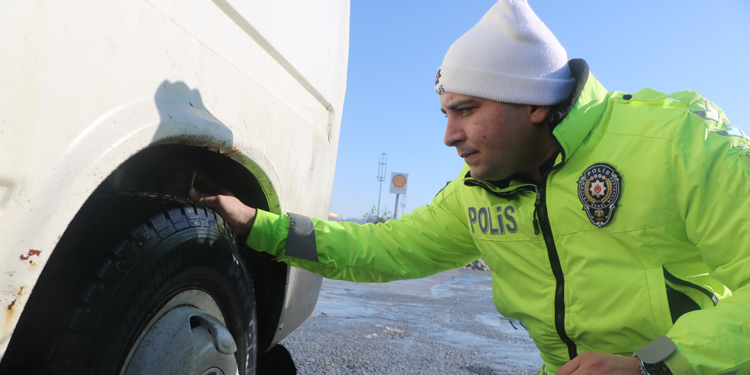 Bolu Dağı'nda kış lastiği denetimi