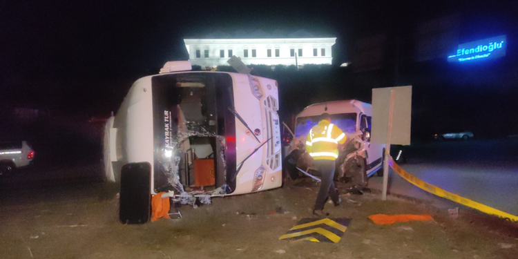 Bursa'da 2 işçi servisi çarpıştı: 20 yaralı