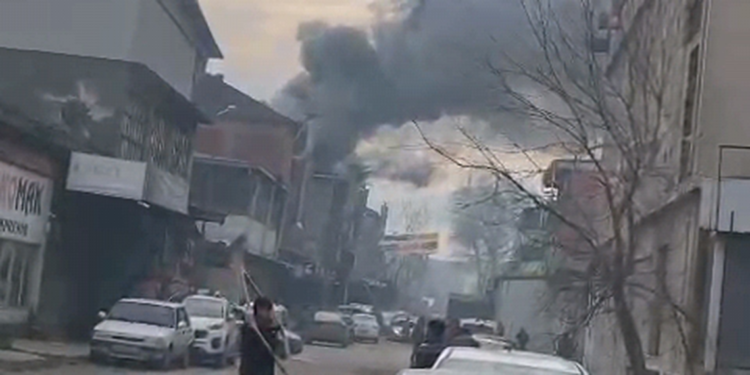 Bursa'da mobilya imalathanesinde çıkan yangın, söndürüldü