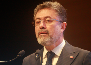 Bütün bir sektörü töhmet altında bırakmak aymazlıktır