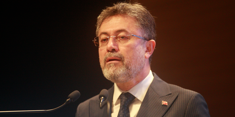 Bütün bir sektörü töhmet altında bırakmak aymazlıktır