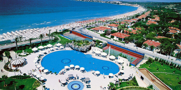 Çeşme ve Bodrum'da yılbaşı yoğunluğu