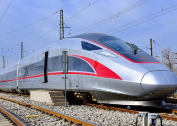 Saatte 450 km hıza ulaşılabilen tren modeli tanıtıldı