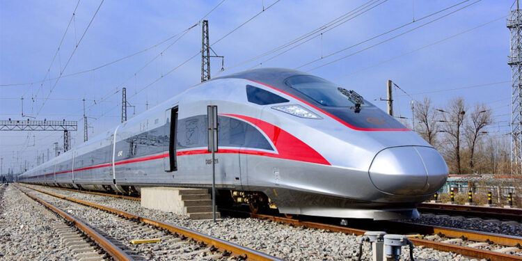 Saatte 450 km hıza ulaşılabilen tren modeli tanıtıldı