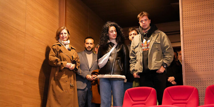 Çok Güzel Hareketler Bunlar ekibi Sanat Sokağı'nda