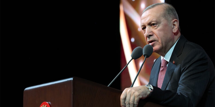 Gelenekli sanatlarımızı muhafaza etmeliyiz