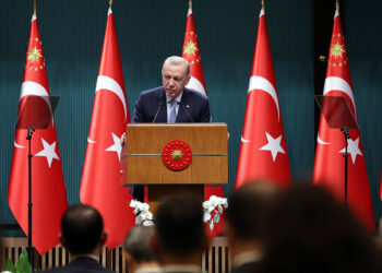 Bölgemizdeki yangının söndürülmesi için üzerimize düşen ne varsa yapmaya hazırız