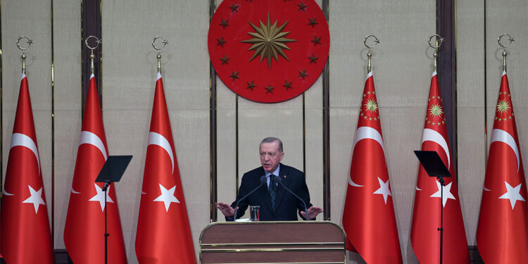 Siyasetin limanı ahlaktır, dürüstlüktür