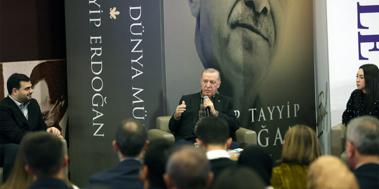 Türk siyasetinde de Schröder benzeri siyasetçiler olsun