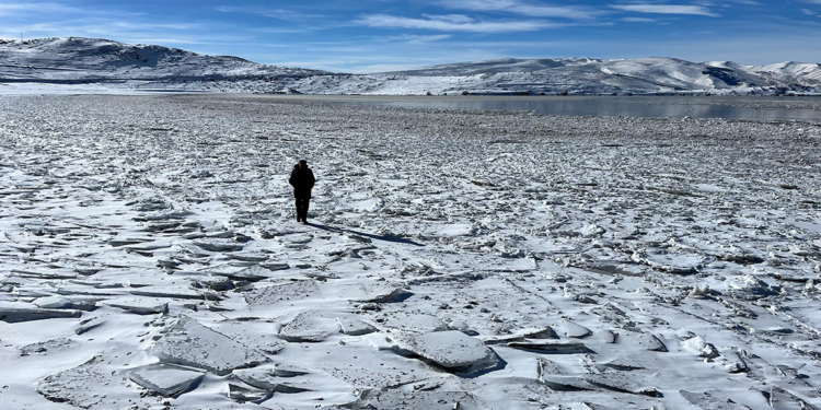 Çıldır Gölü'nde Antarktika'yı andıran görüntüler