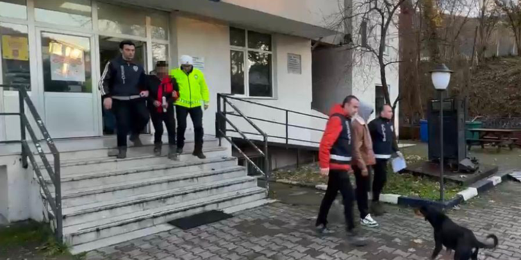 Çocuğa parkta cinsel istismar iddiasına 3 tutuklama