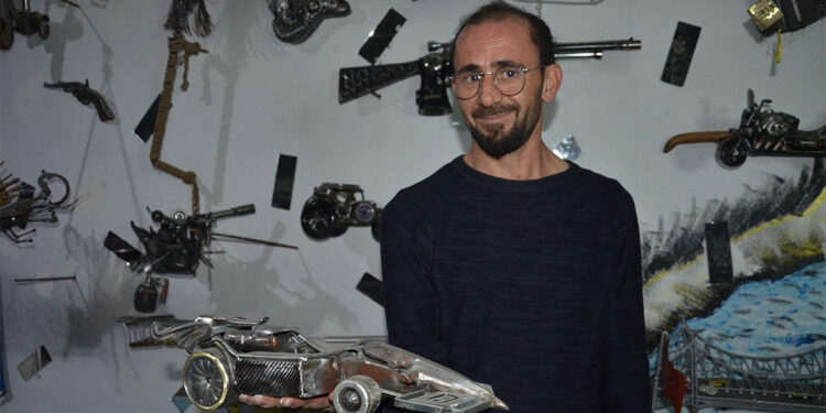 Demir doğrama ustası mesleğine yeni bir boyut kazandırdı