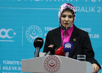 Devlet korumasında yetişen 718 genç kamuya atandı