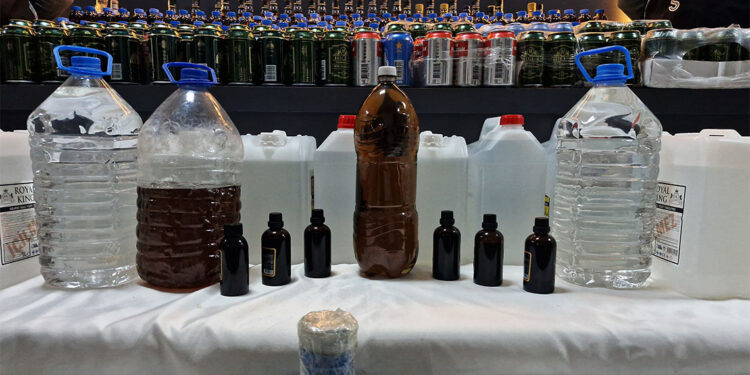 1300 şişe kaçak ve sahte içki ele geçirildi