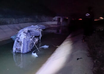 Diyarbakır'da su kanalına düşen otomobilde 4 kişi yaralandı