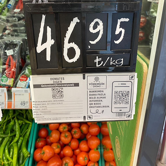 Türkiye’de en fazla domates üretiminin yapıldığı Antalya’da seradan ortalama 20 liraya çıkan domatesin fiyatı seradan markete yüzde 175 artıyor.