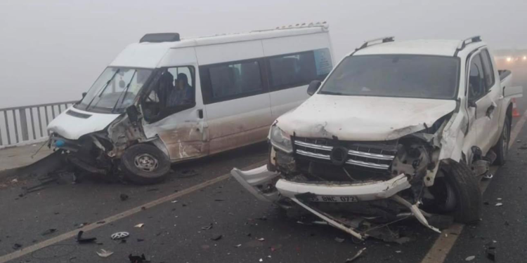 Diyarbakır'da 3 ayrı noktada zincirleme kaza: 21 yaralı