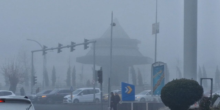 Diyarbakır'da sis nedeniyle uçak seferleri aksadı