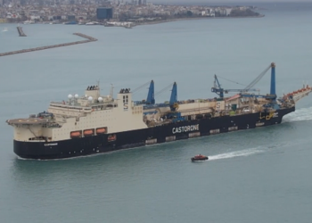 Doğal gaz gemisi 'Castorone', İstanbul Boğazı'ndan geçiyor