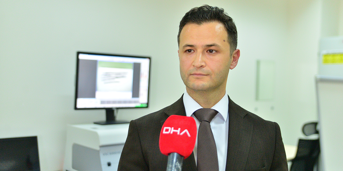 Çek ve senette sahteciliğin ardından, şimdi de dolandırıcıların yeni yöntemi kargo teslimatı oldu. Bir kargo paketiniz olduğunu söyleyerek, teslimat için gelen dolandırıcılar, altına senet yerleştirdikleri teslim kağıdını imzalatarak, ‘pencere’ yöntemiyle vatandaşları dolandırıyor.