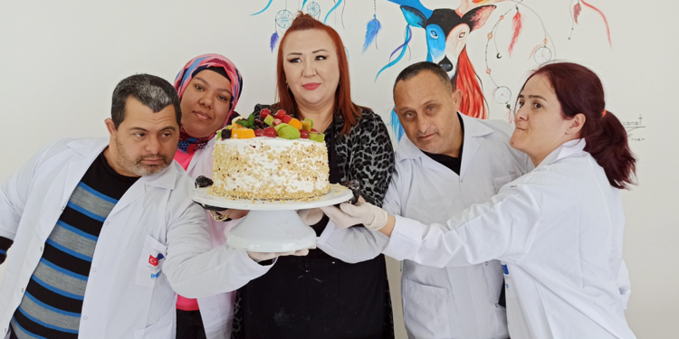 Down sendromlular yeni yıl pastası hazırladı
