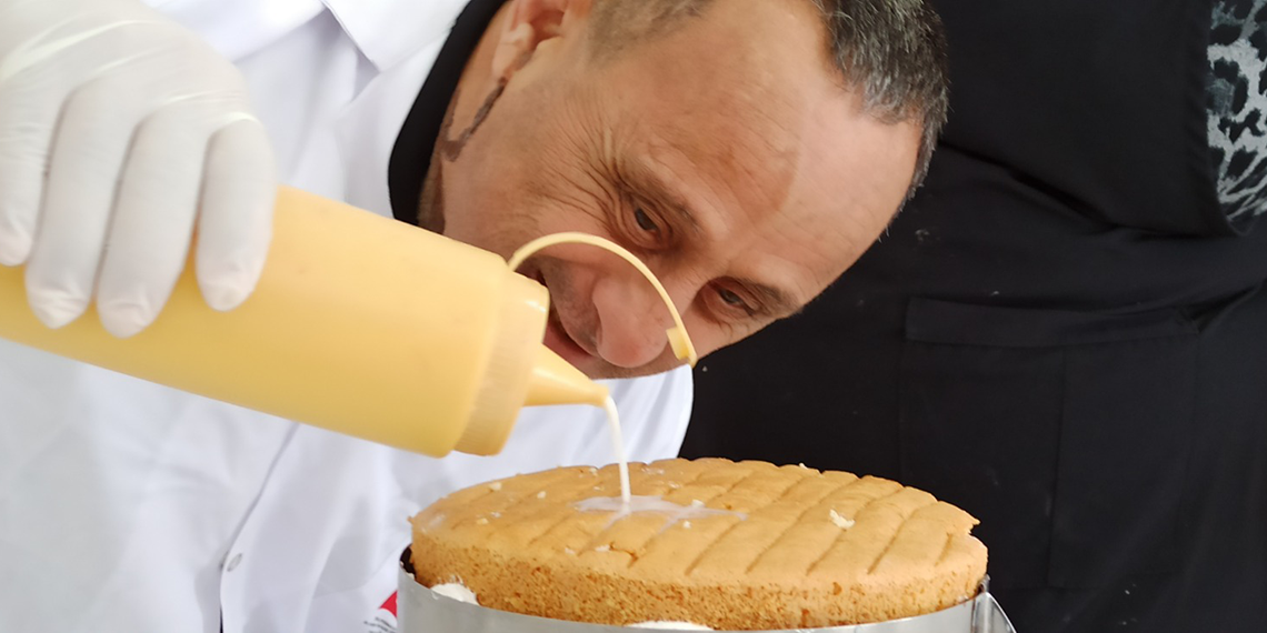 Down sendromlular yeni yıl pastası hazırladı