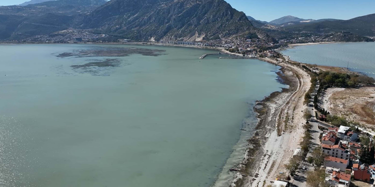 Eğirdir Gölü'nde su seviyesi 9 yılda yarıya düştü
