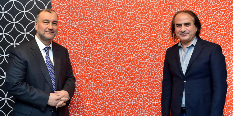 Ekrem Yalçındağ’ın sergisi sanatseverlerle buluşuyor