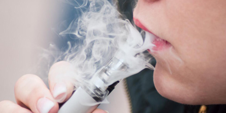 Elektronik sigara kullananlar, daha erken yaşta akciğer kanseri oluyor