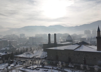 Erzurum'da sis; kent havadan dronla görüntülendi