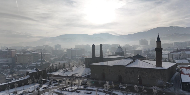 Erzurum'da sis; kent havadan dronla görüntülendi