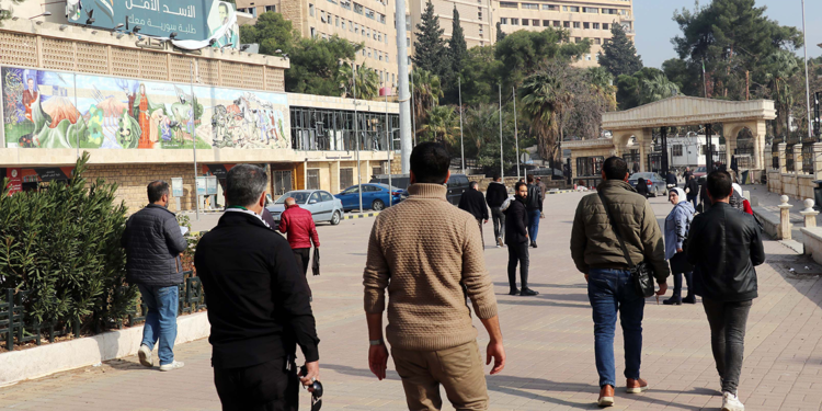 Esad afişlerinin yırtıldığı Halep’te, günlük yaşam hareketlendi