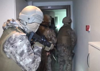 Esenyurt'ta uyuşturucu operasyonu: 69 gözaltı