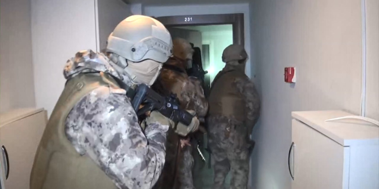 Esenyurt'ta uyuşturucu operasyonu: 69 gözaltı