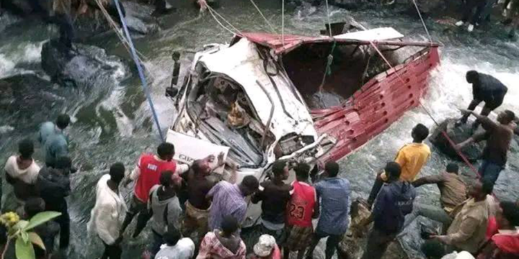 Etiyopya’da kamyon nehre düştü: 71 ölü