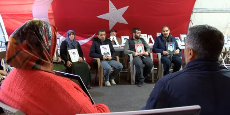 Evlat nöbetindeki aileler yeni yıla buruk giriyor