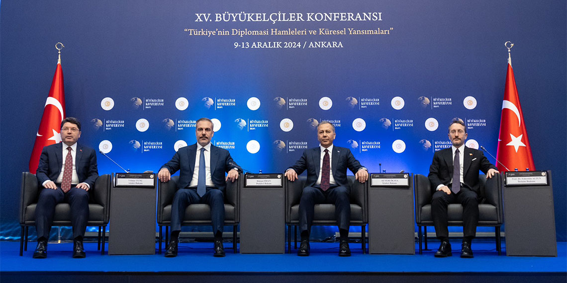 Cumhurbaşkanlığı İletişim Başkanı Fahrettin Altun, "Uluslararası muhataplarımızla dezenformasyonla mücadele modelimizi paylaşmaya başladık. Bu noktada bizimle çok ciddi iş birliği talepleri oldu." dedi.