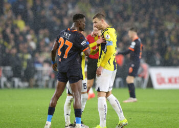 Edin Dzeko ve tüm takım arkadaşlarımdan özür dilerim