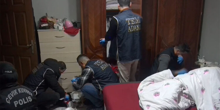 FETÖ'nün Adana merkezli 3 ilde finans ağı çökertildi