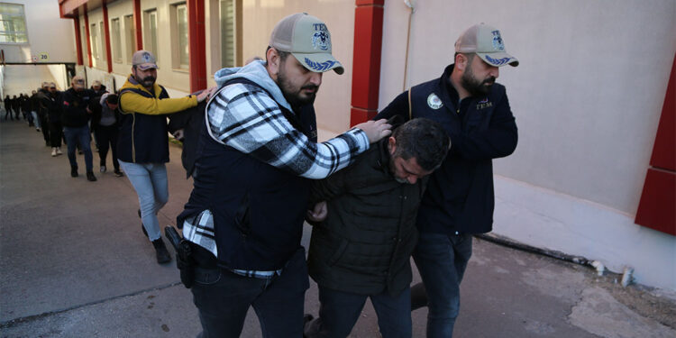 FETÖ'nün finans yapılanmasındaki kuryelerin şifreleri çözüldü