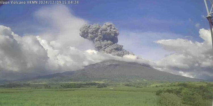 Kanlaon Yanardağı'nda patlama