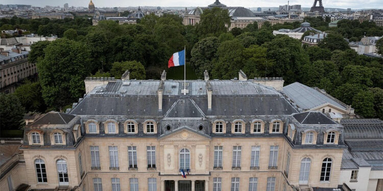 Fransa'nın yeni başbakanı bugün açıklanacak