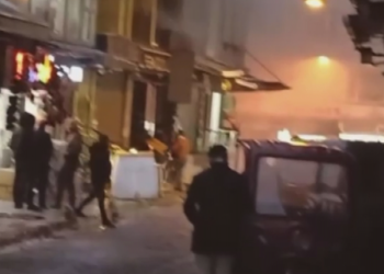 Fatih'te ayakkabı dükkanında yangın