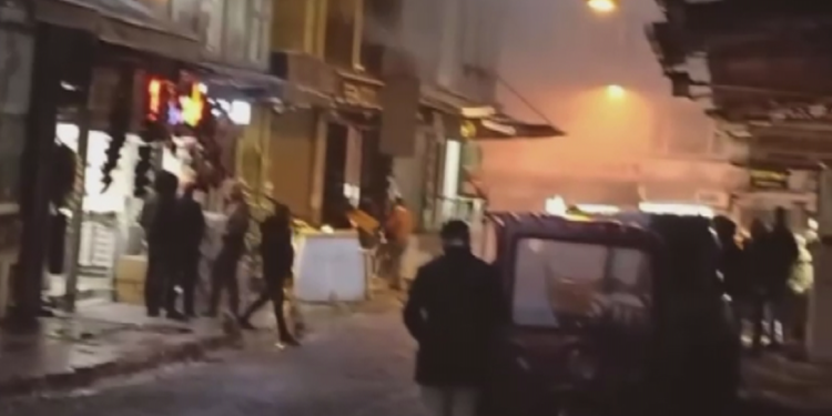 Fatih'te ayakkabı dükkanında yangın