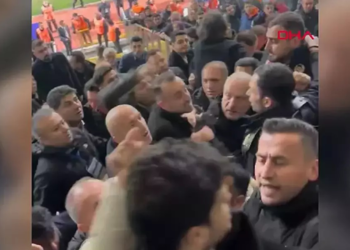 Fenerbahçeli yöneticiler ile Eyüpsporlu taraftarlar arasında gerginlik yaşandı